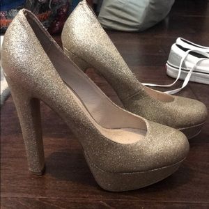 Gold glitter Steve Madden heels!
